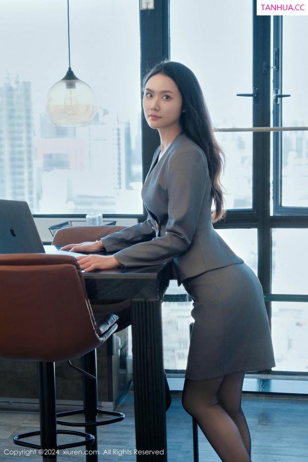 方子萱  [XiuRen]高清写真图 2024.11.14 No.9444 方子萱 美腿黑丝第2张图片